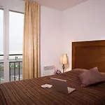 Madame Les Terrasses De La 3*